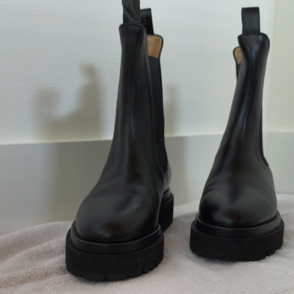 Dear Frances Tony Black Leather Ankle Chelsea Boots, Size 37 - Picture 3 of 11